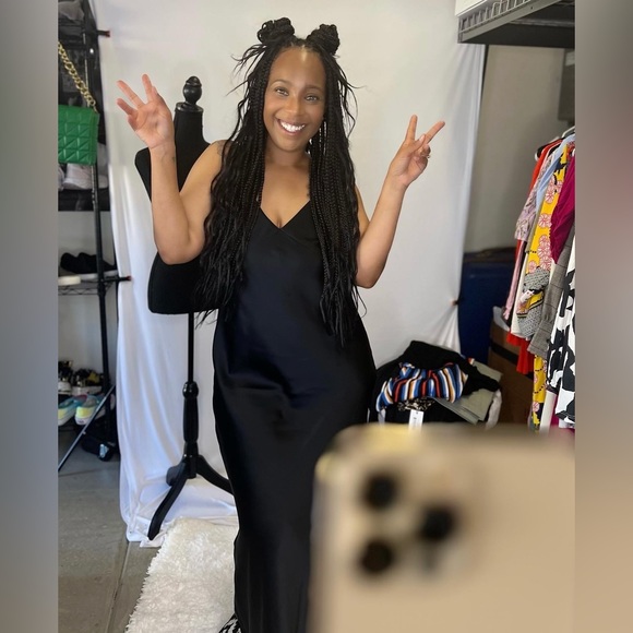 🚨I AM LIVE NOW! Like this listing to be notified when I’m LIVE! - Picture 6 of 7